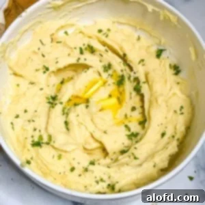 Creamy Instant Pot Garlic Mash 9 A bowl of creamy garlic and butter mashed potatoes, ready to be served.